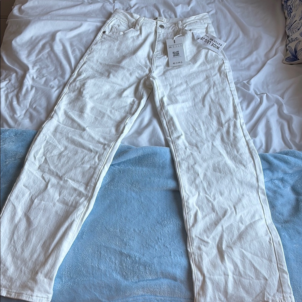 Hollister High Rise White Jeans Relaxed Fit